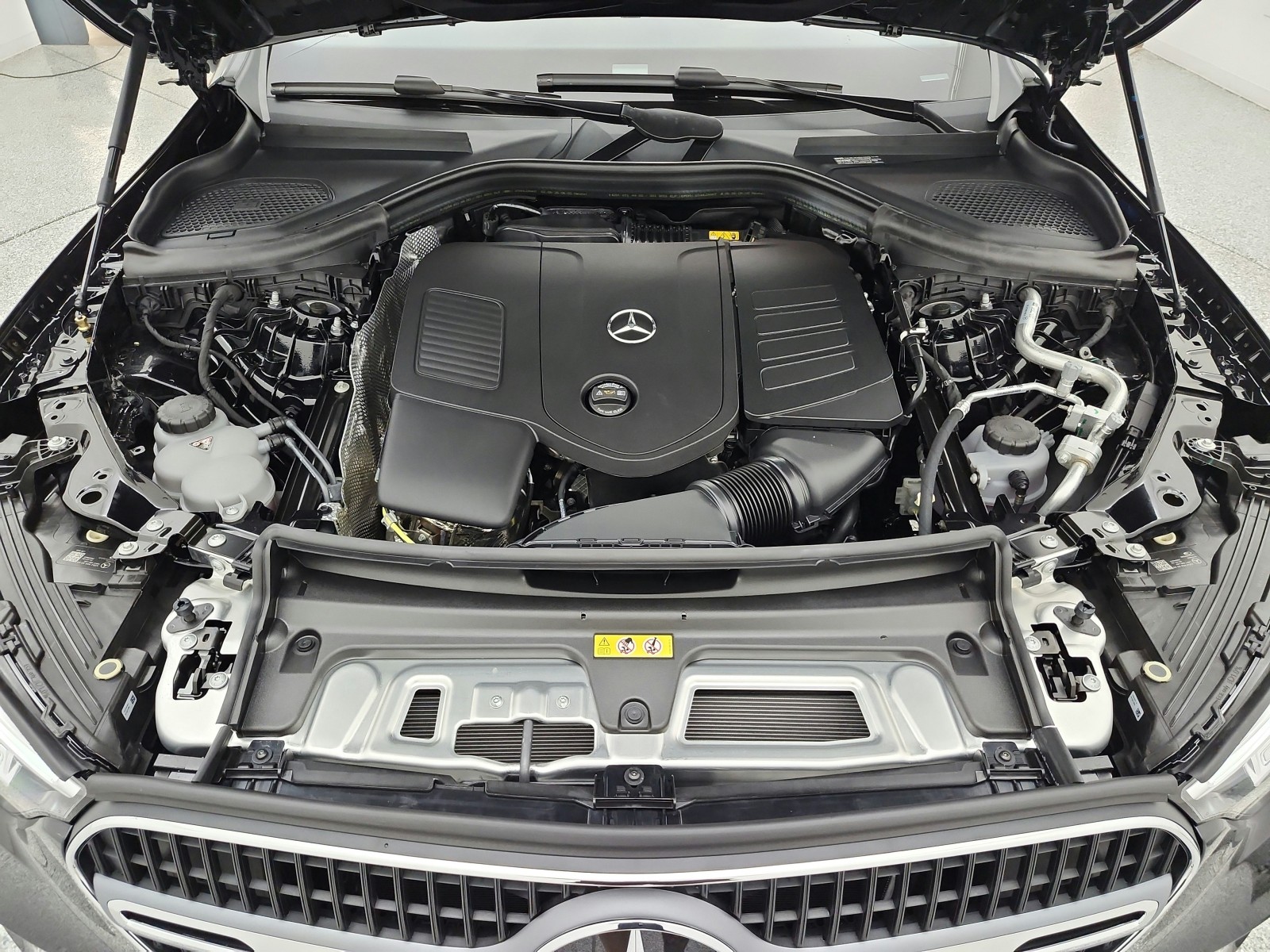 New 2027 Black Mercedes-Benz GLC 300 SUV image 12