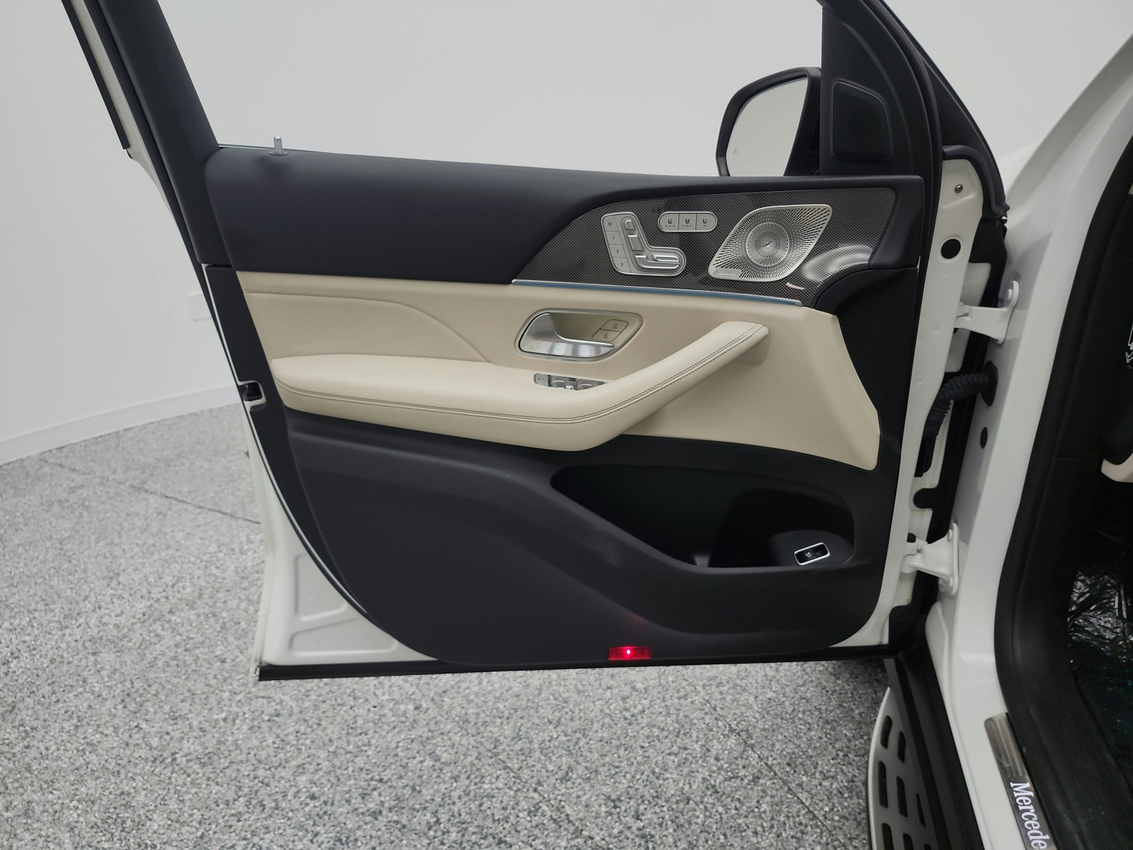 Used 2021 Polar White Mercedes-Benz GLS 580 4MATIC® SUV image 14