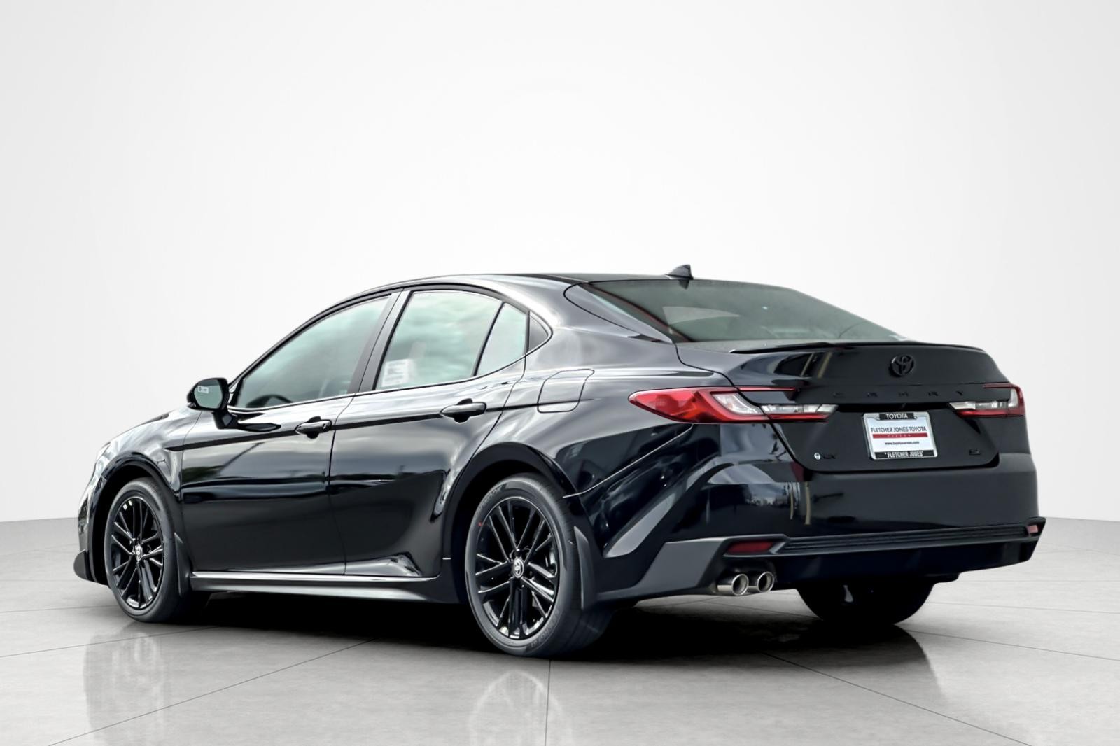 2026 Toyota Camry SE - Photo 3