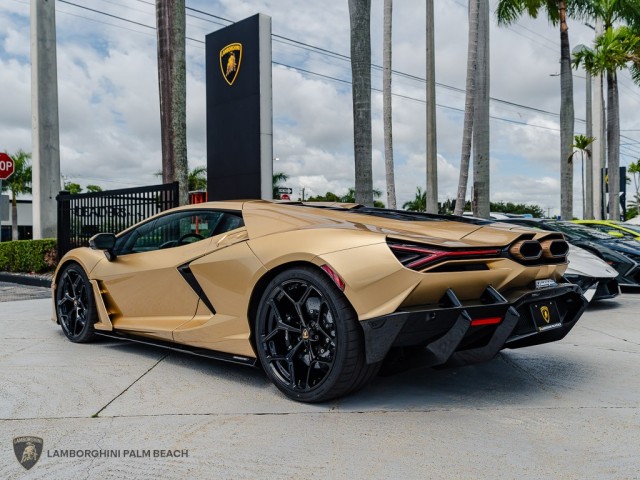Lamborghini Revuelto