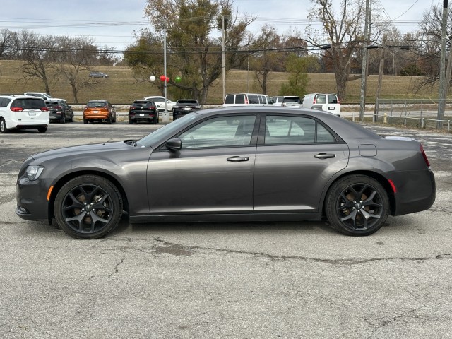 2022 Chrysler 300 300S 6