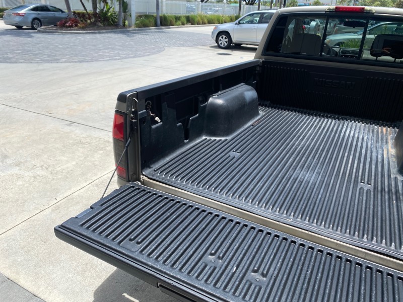 2004 Nissan Frontier 2WD XE LOW MILES 70,694 PU in , 