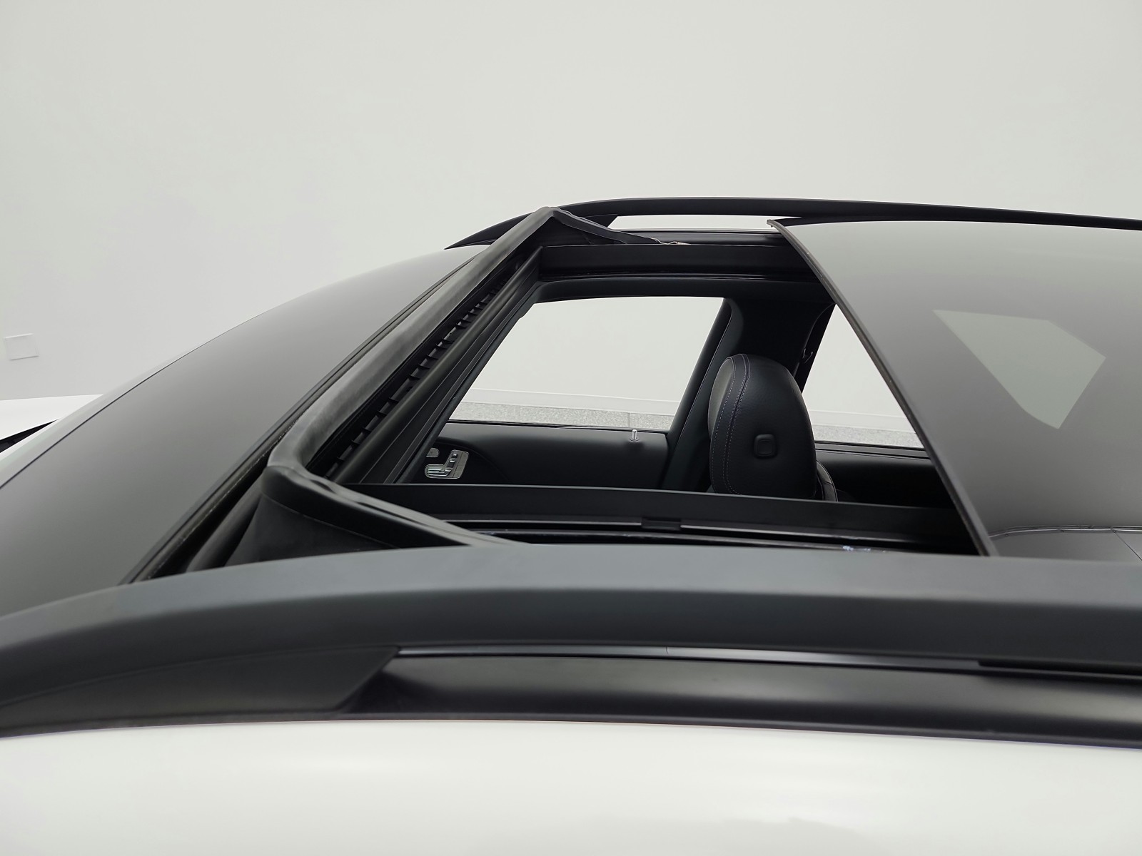 Used 2021 Polar White Mercedes-Benz GLE 580 4MATIC® SUV image 25