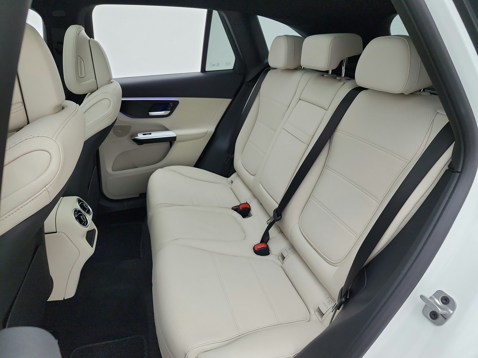 New 2026 Polar White Mercedes-Benz GLC 300 image 10