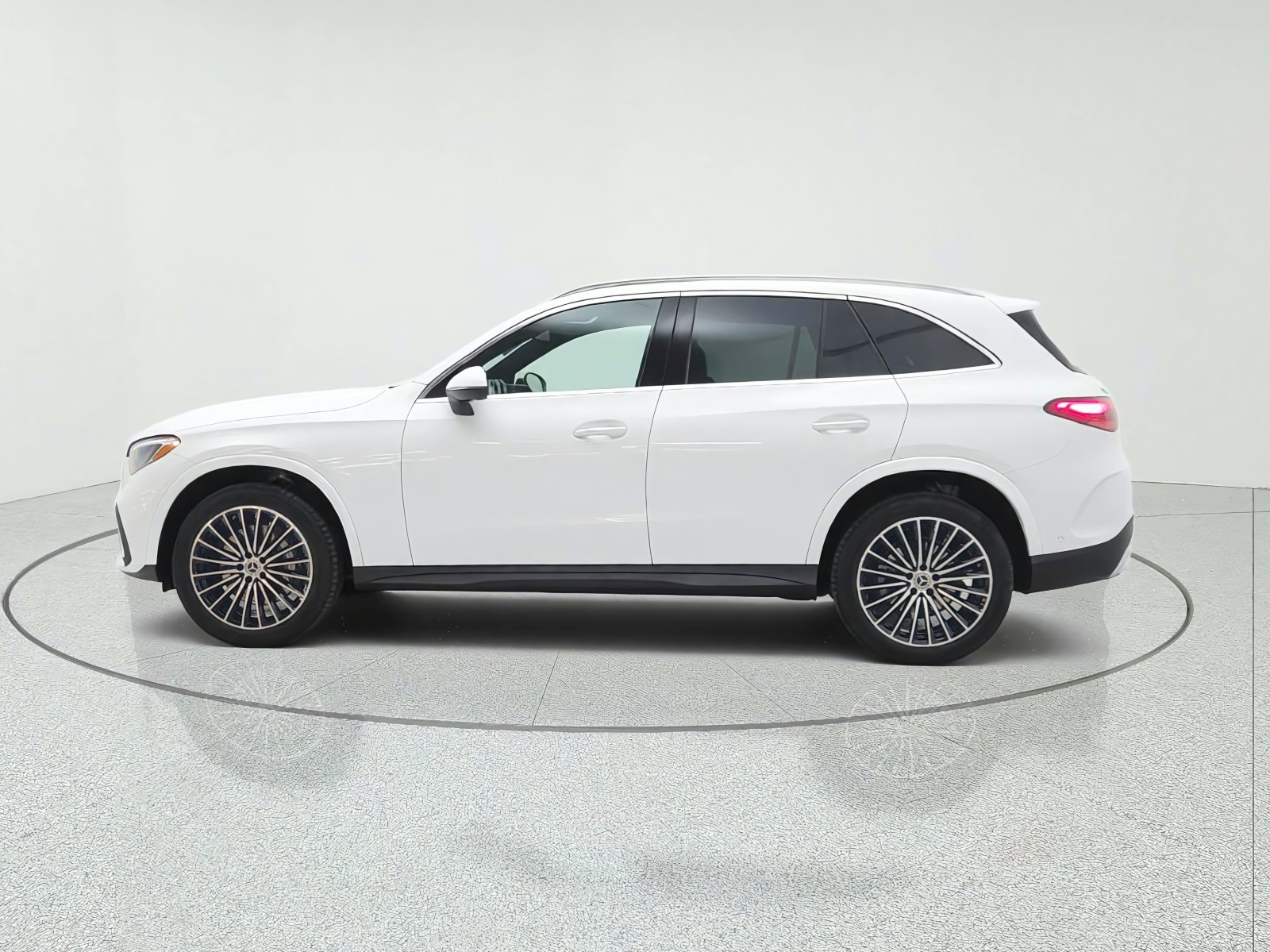 New 2027 MANUFAKTUR Moonlight White Metallic Mercedes-Benz GLC 300 SUV image 8