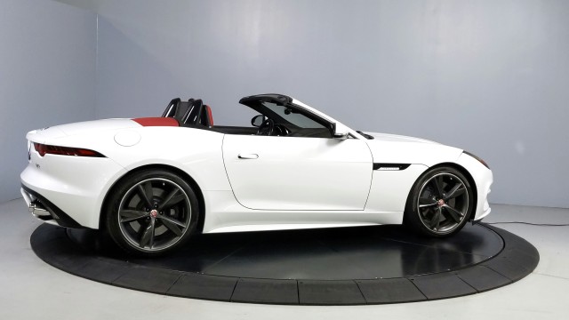 2019 Jaguar F-TYPE R 7