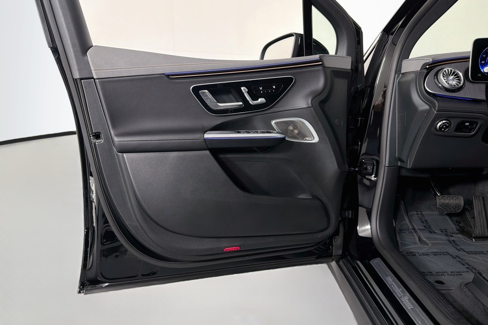 New 2027 Black Mercedes-Benz EQE 320 4MATIC® SUV image 19