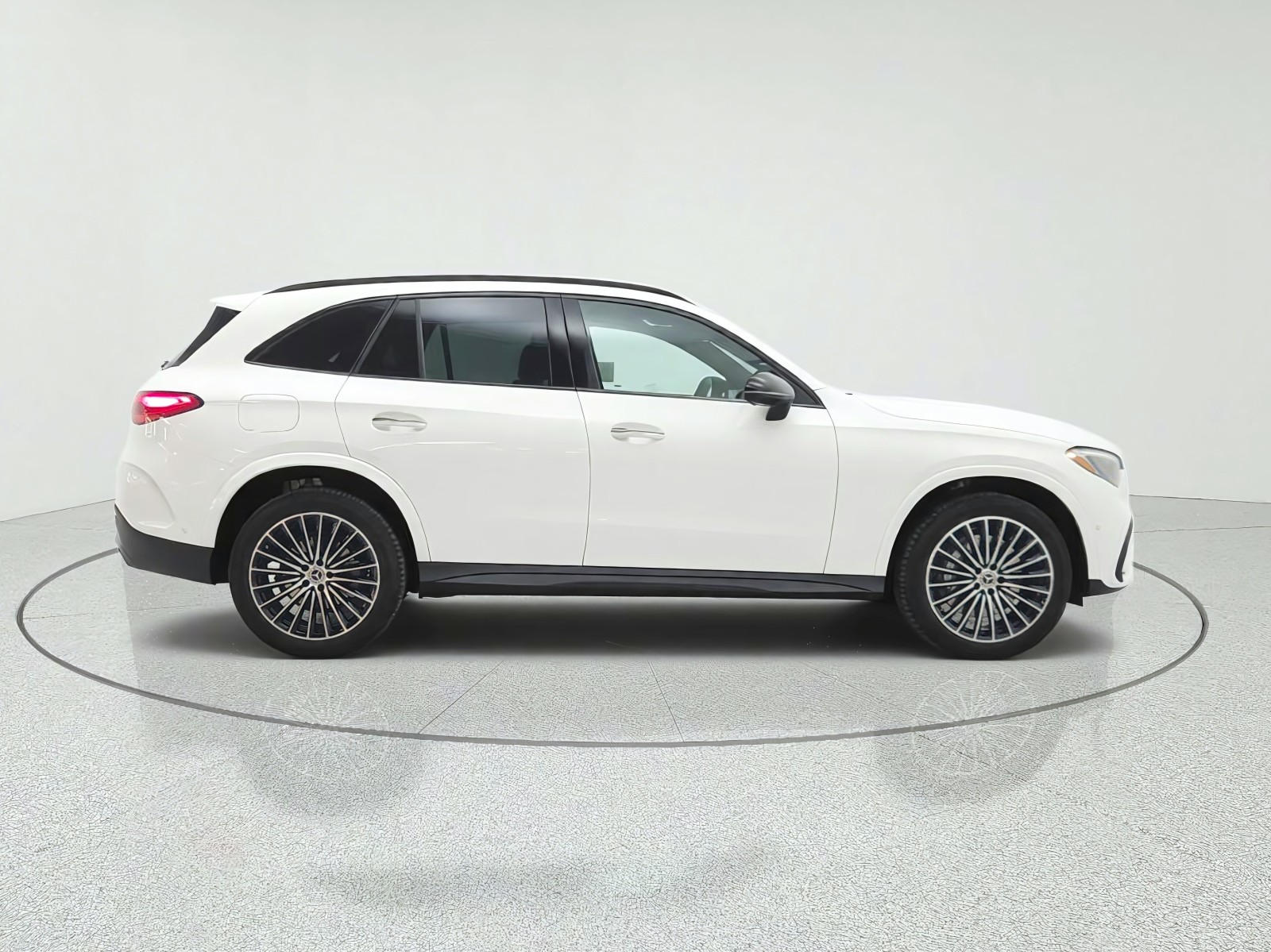 New 2027 Polar White Mercedes-Benz GLC 300 SUV image 4