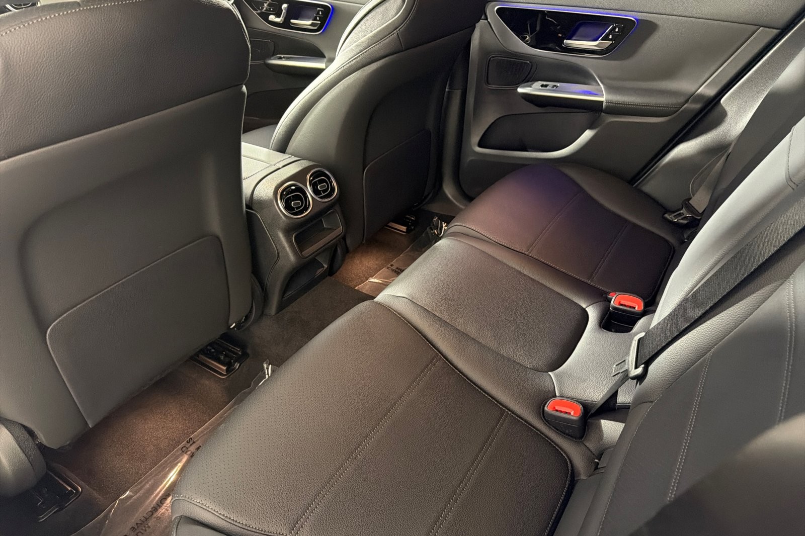 Used 2025 Black Mercedes-Benz GLC 300 SUV image 11