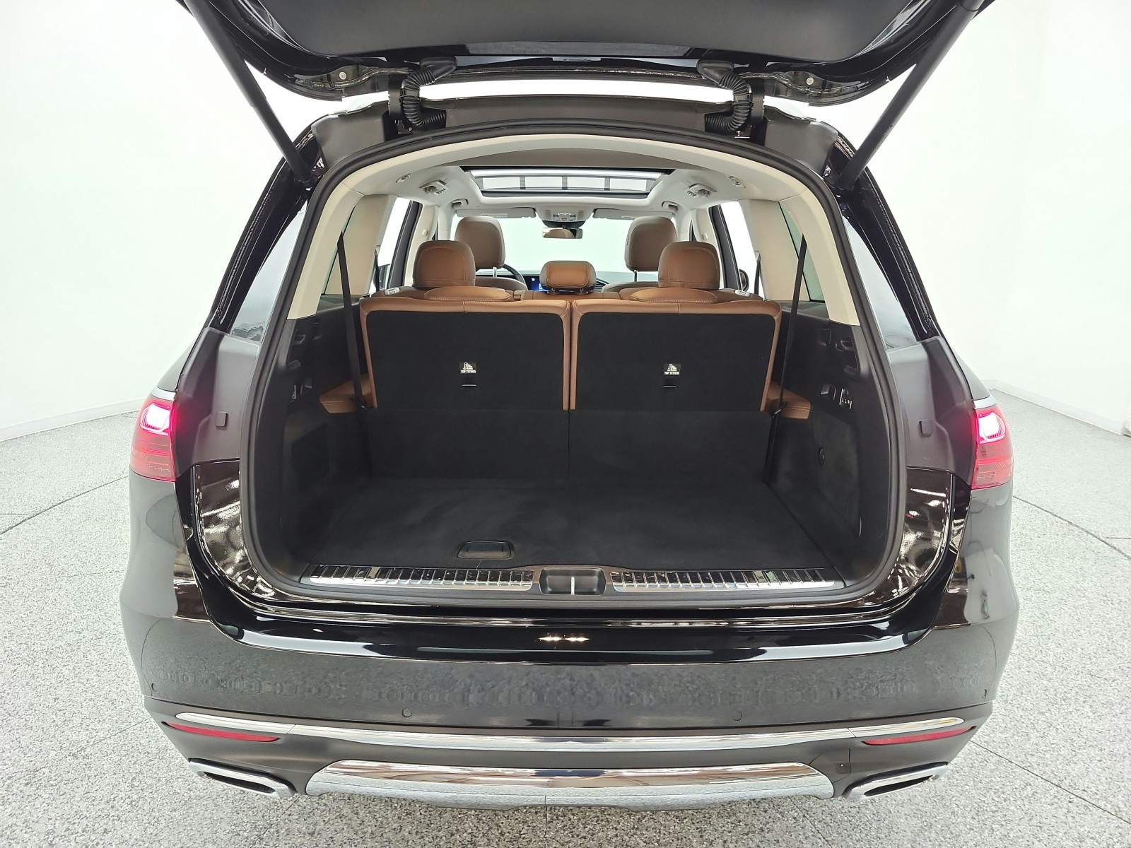 Certified Used 2026 Obsidian Black Metallic Mercedes-Benz GLS 450 4MATIC® SUV image 18