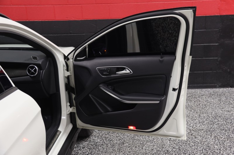 2015 Mercedes-Benz GLA 45 AMG 4MATIC w/Performance Pkgs 4dr Suv in , 