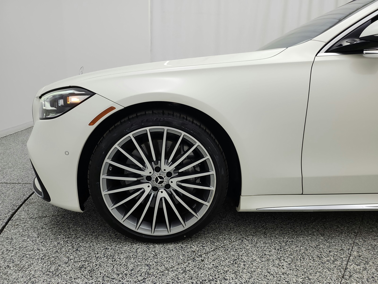Certified Used 2023 MANUFAKTUR Diamond White Mercedes-Benz S 580 4MATIC® Sedan image 17