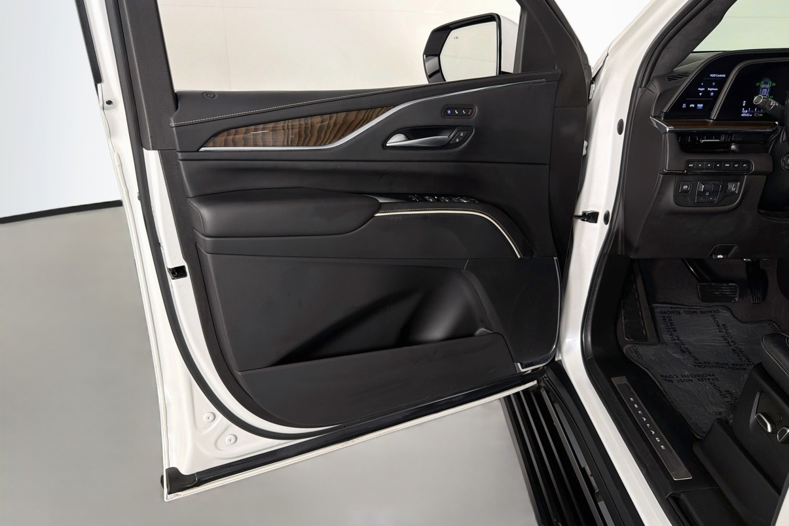 Used 2023 Crystal White Tricoat Cadillac 4WD Sport Platinum image 21