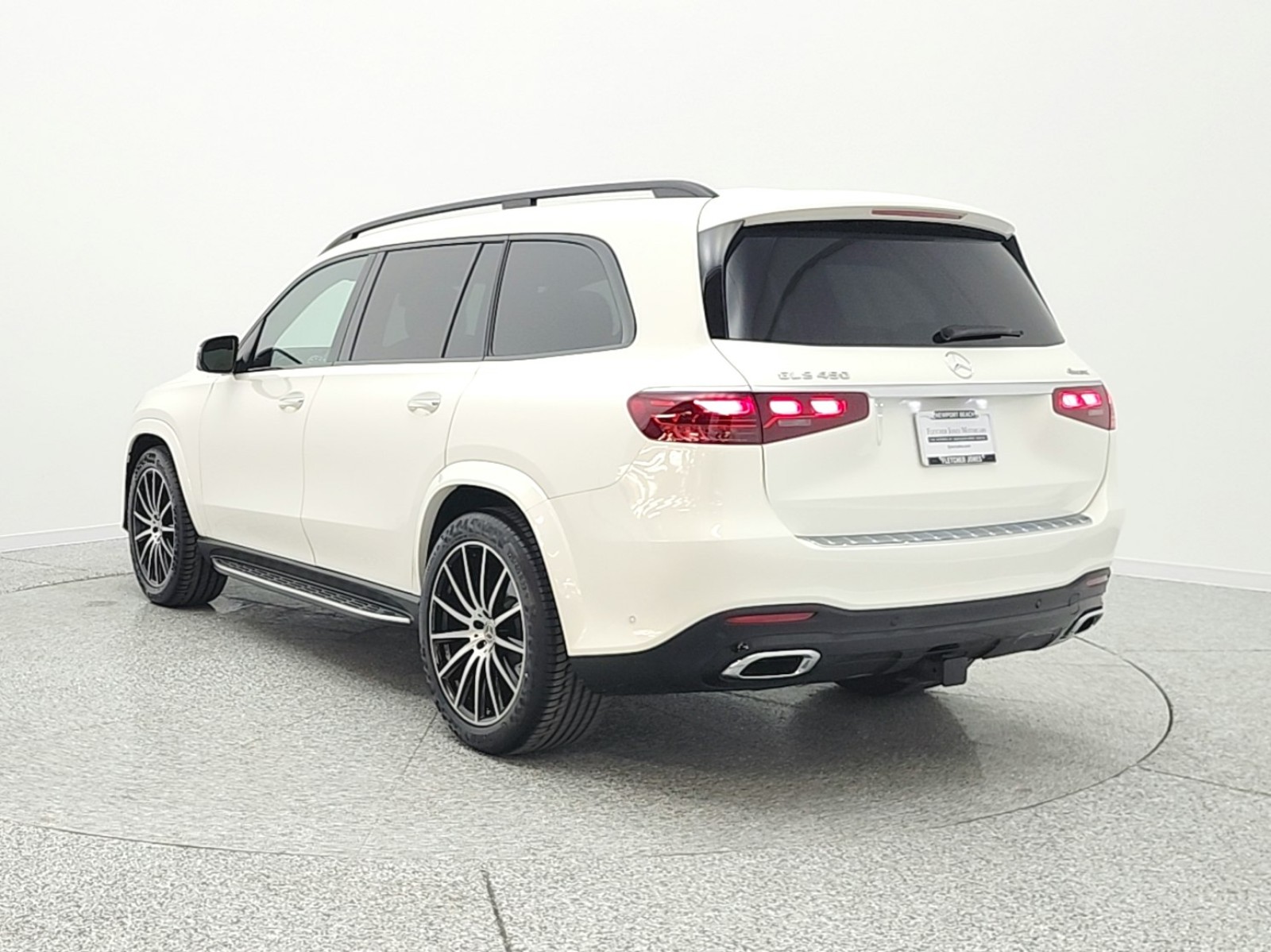 Used 2024 MANUFAKTUR Diamond White Metallic Mercedes-Benz GLS 450 4MATIC® SUV image 7