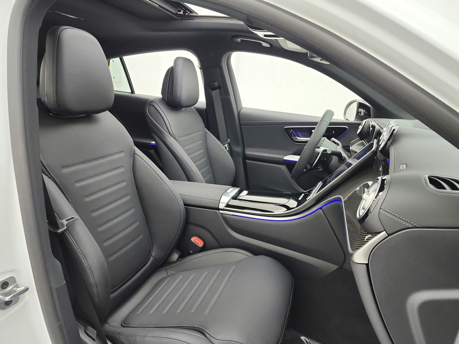 New 2026 MANUFAKTUR Moonlight White Metallic Mercedes-Benz AMG® GLC 43 4MATIC Coupe image 15