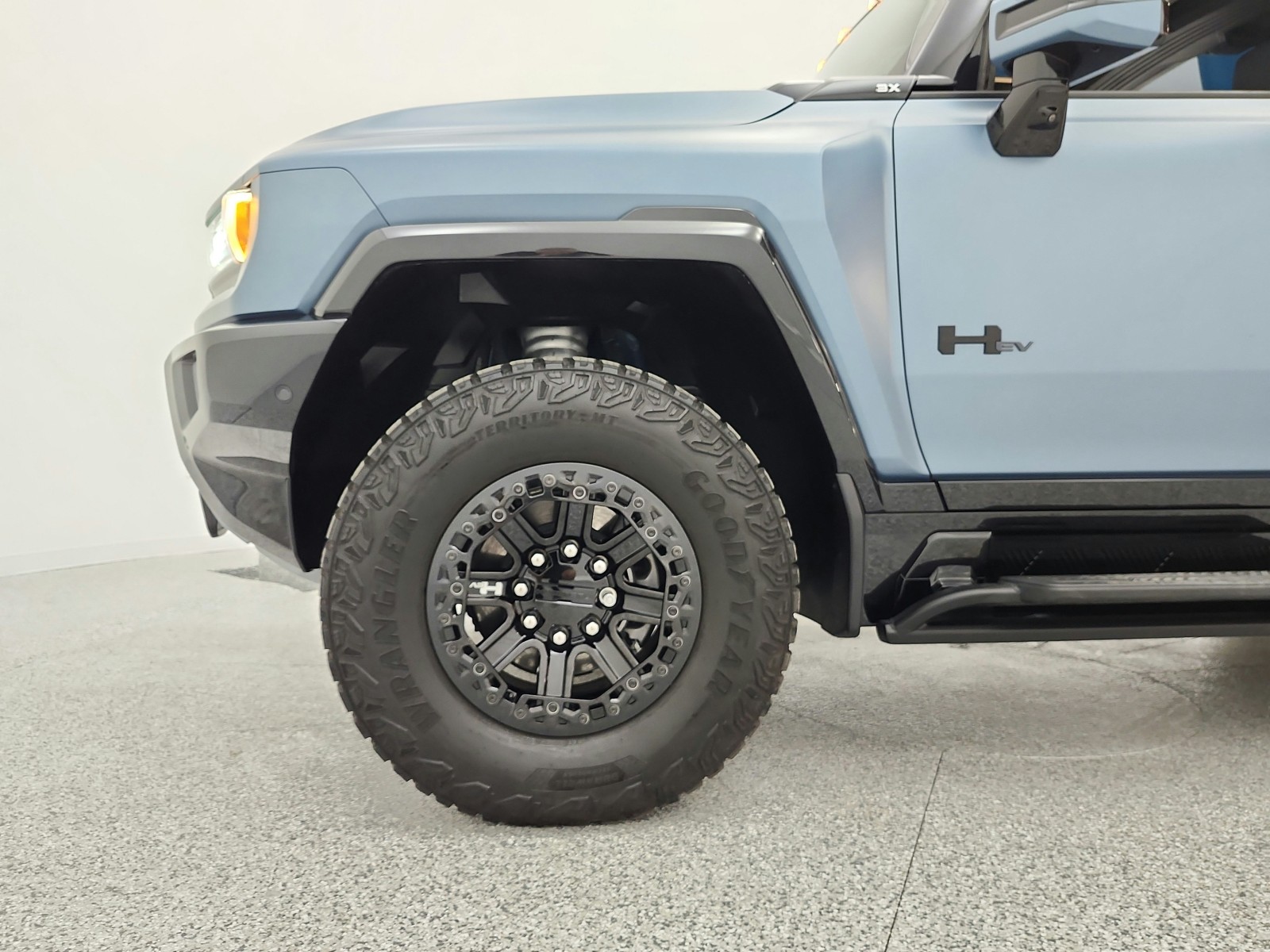 Used 2024 Neptune Blue Matte GMC e4WD 4dr 3X image 17