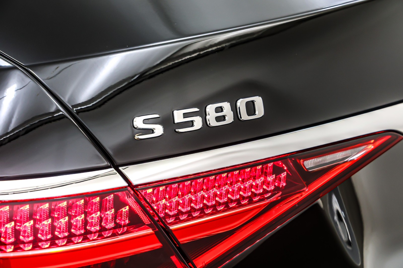 New 2026 Obsidian Black Metallic Mercedes-Benz S 580 image 9