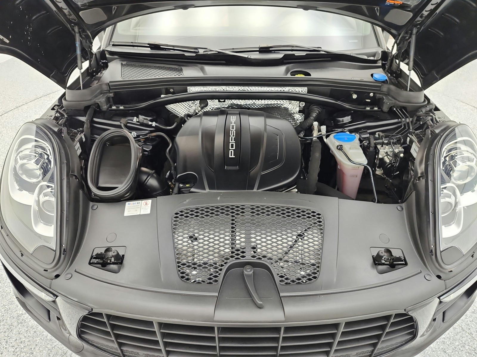 Used 2018 Jet Black Metallic Porsche  image 23