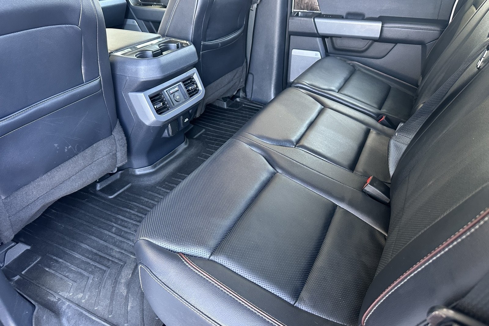 Used 2023 Oxford White Ford LARIAT image 11