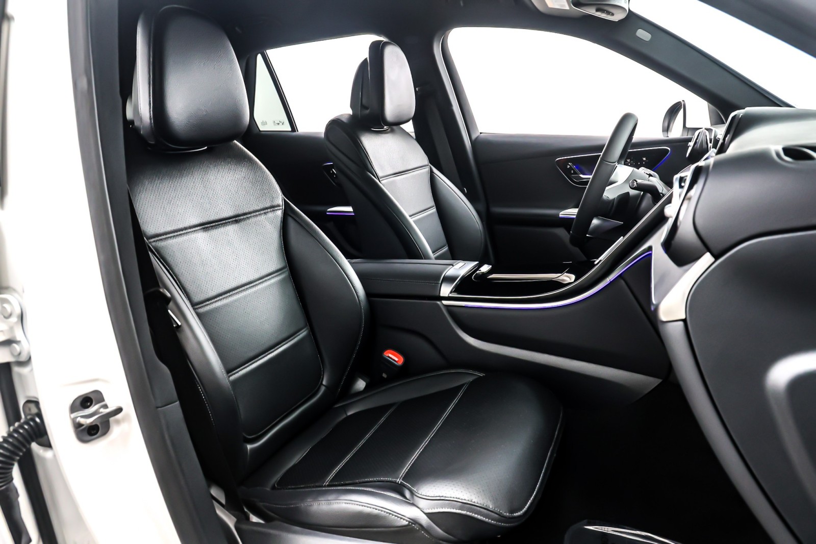 New 2026 Polar White Mercedes-Benz GLC 300 SUV image 7