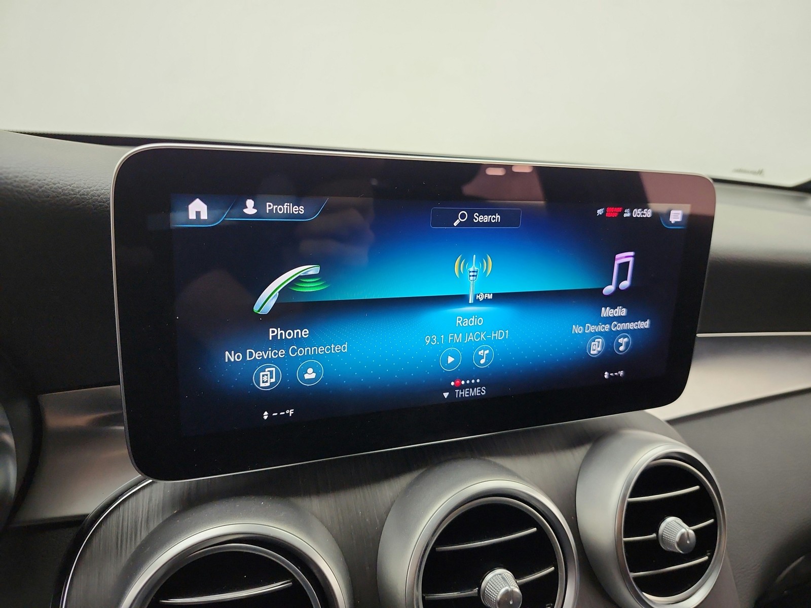 Used 2022 Black Mercedes-Benz GLC 300 SUV image 9