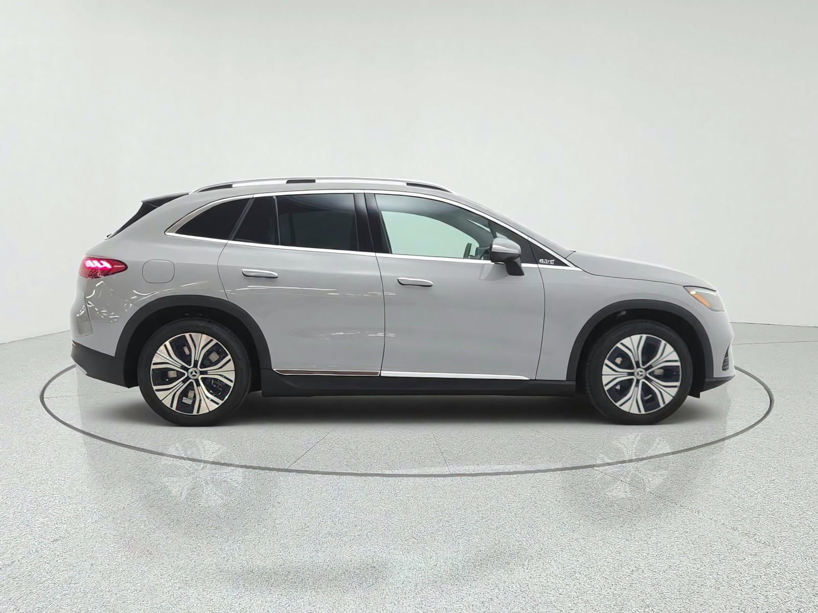 New 2027 MANUFAKTUR Alpine Grey Mercedes-Benz EQE 320+ SUV image 4