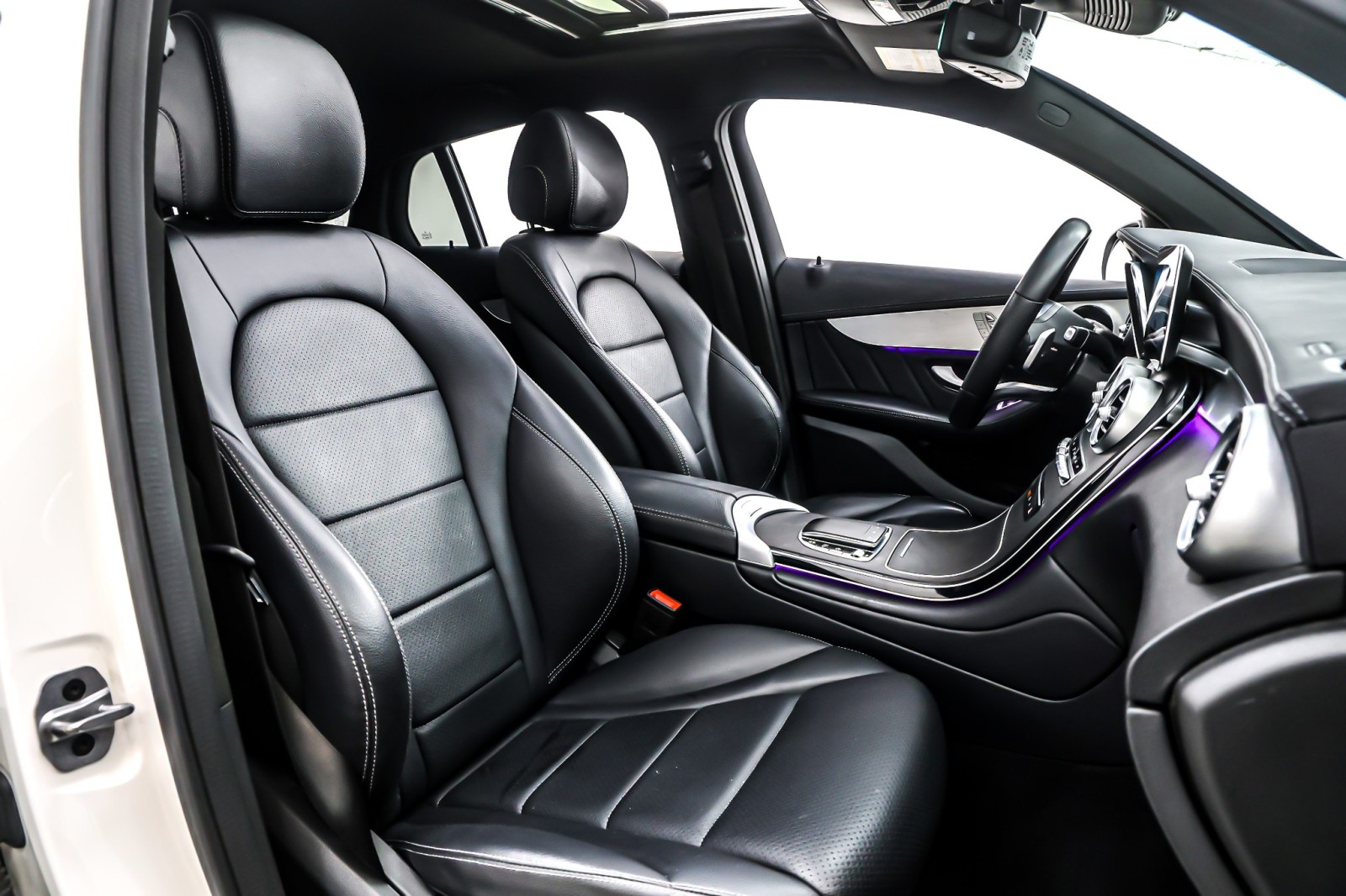 Used 2022 Polar White Mercedes-Benz GLC 300 4MATIC® Coupe image 8