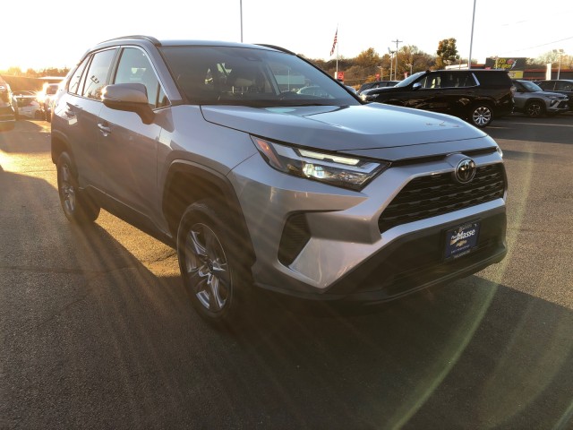 2022 Toyota RAV4 XLE 2