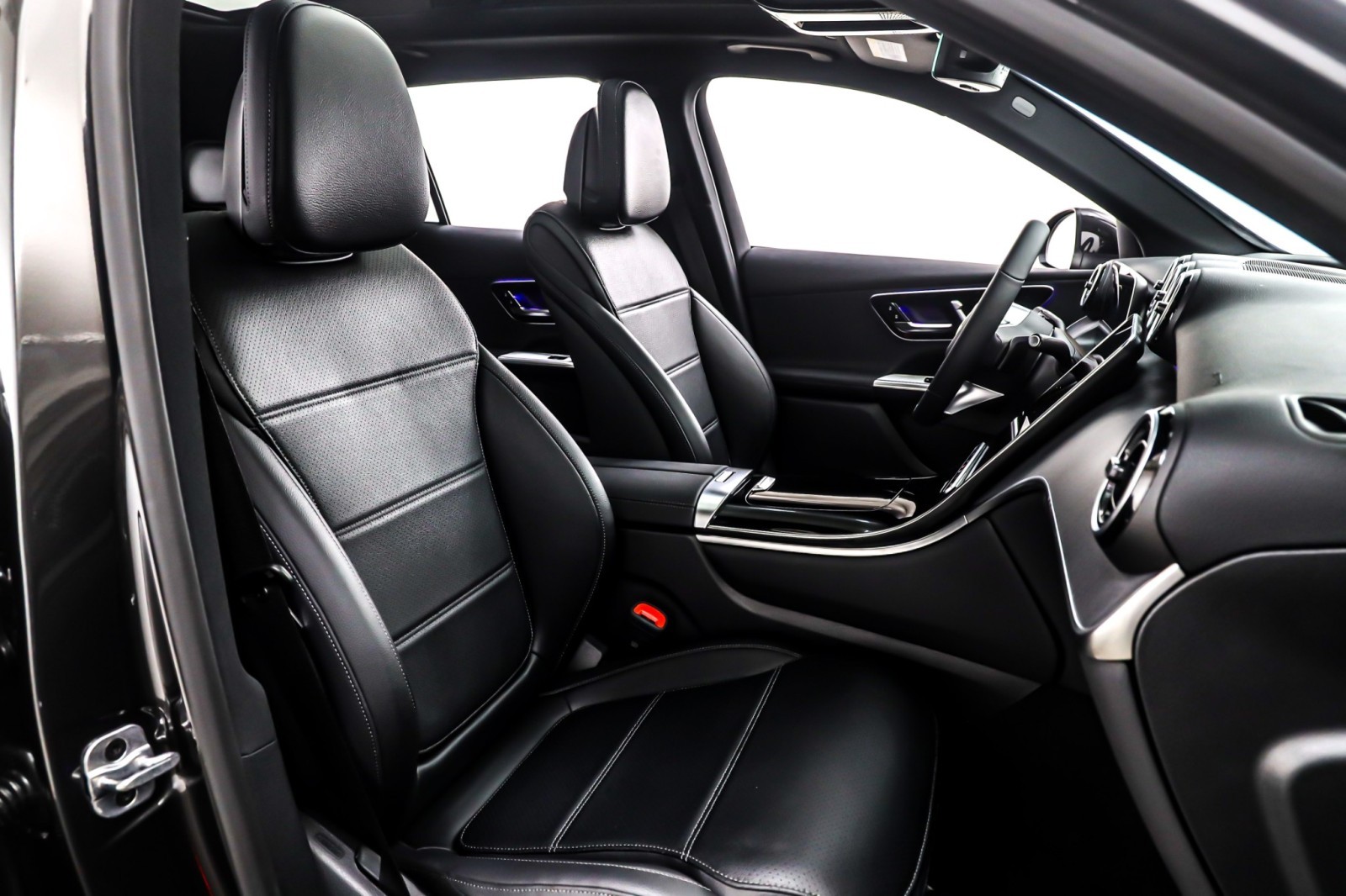 New 2026 Graphite Grey Metallic Mercedes-Benz GLC 300 image 7