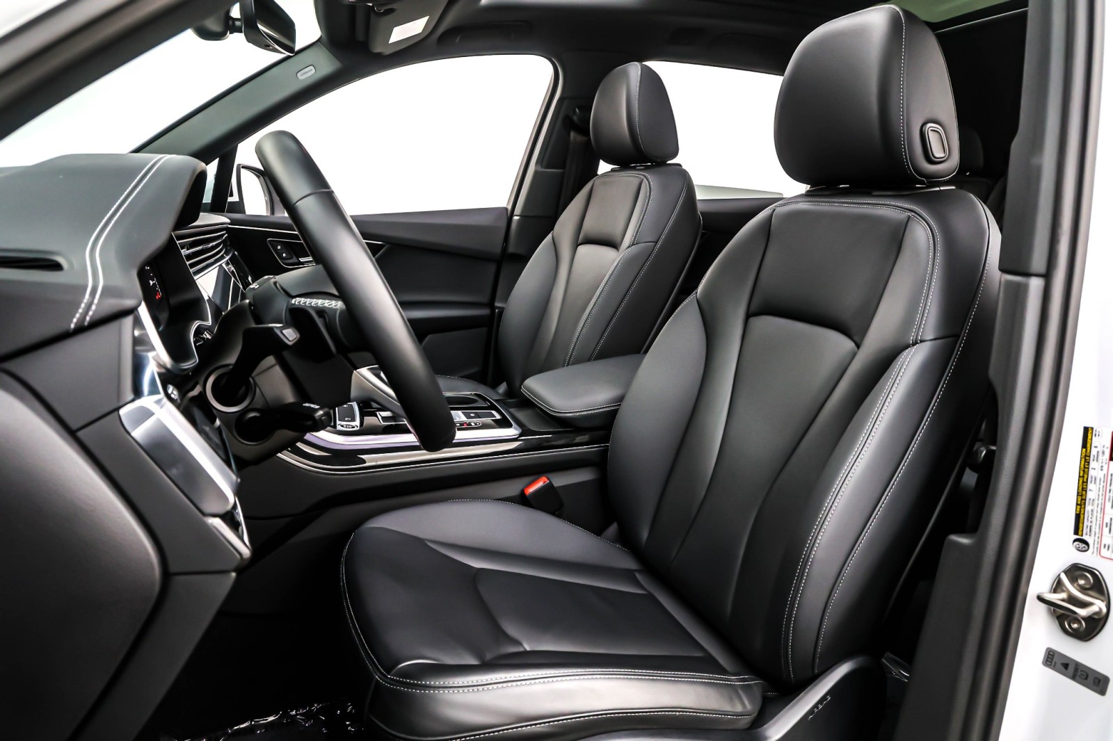 Used 2025 Glacier White Metallic Audi Premium 45 TFSI quattro image 18