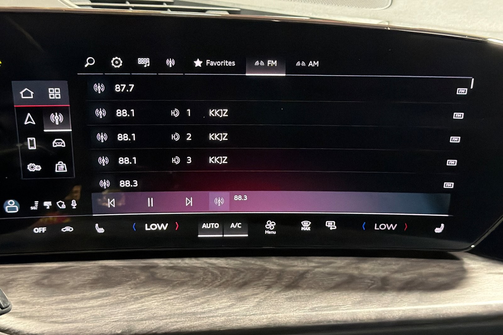 Used 2025 Mythos Black Metallic Audi Premium 2.0 TFSI quattro image 17