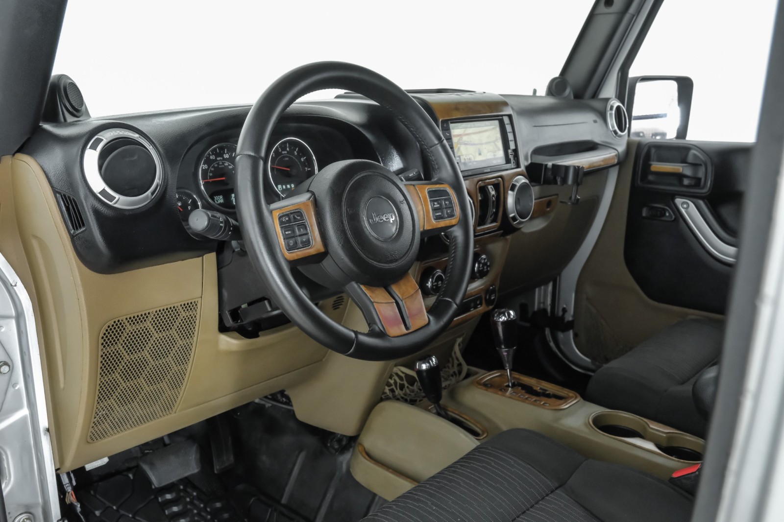 2011 Jeep Wrangler UNLIMITED SAHARA 4WD AUTOMATIC HARD TOP CONVERTIBL 3