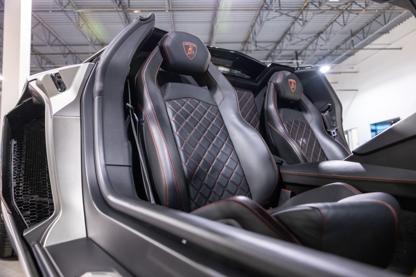 2015 Lamborghini Aventador Roadster LP 700-4 photo 3