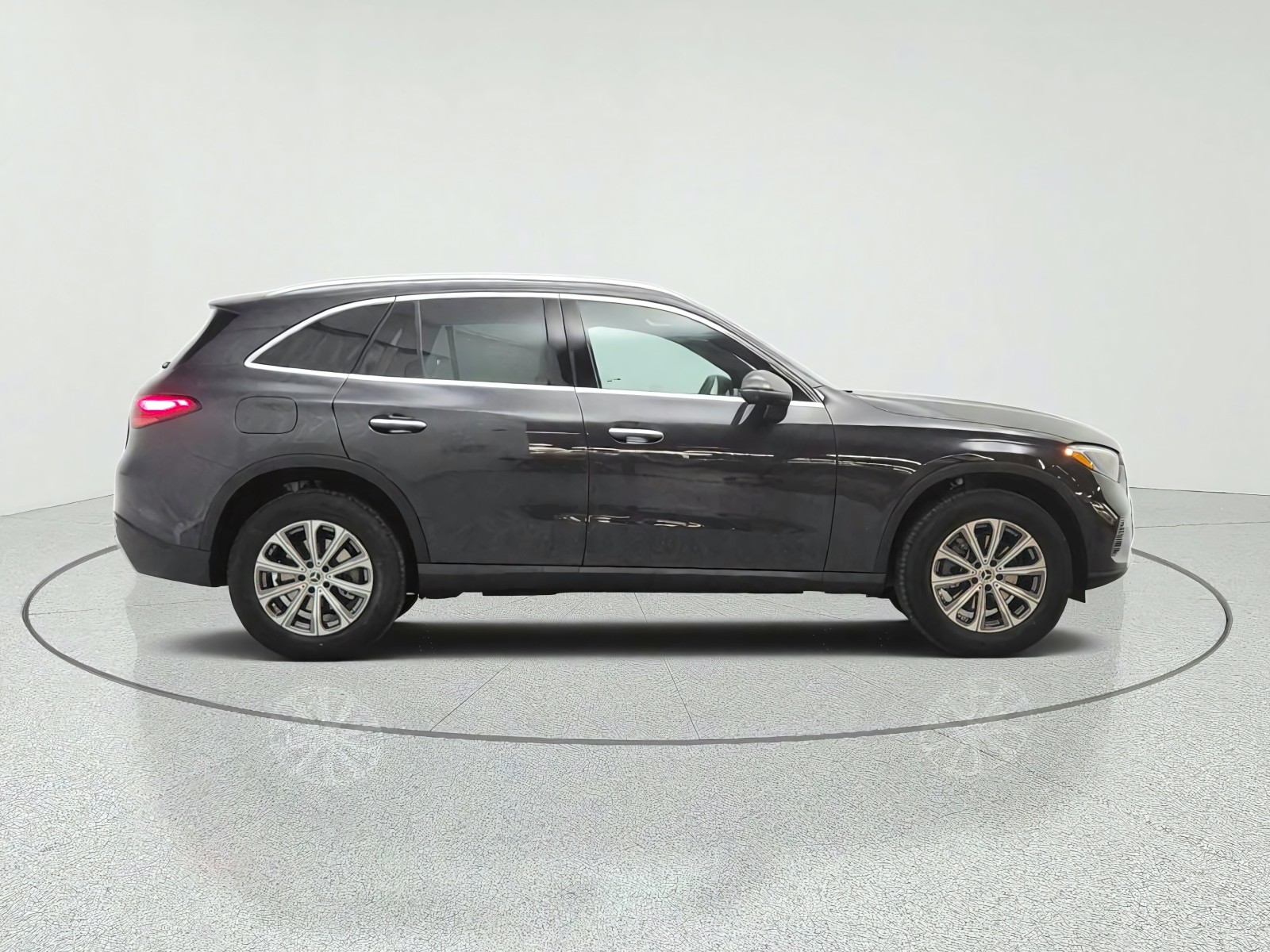 New 2027 Graphite Grey Metallic Mercedes-Benz GLC 300 4MATIC® SUV image 4