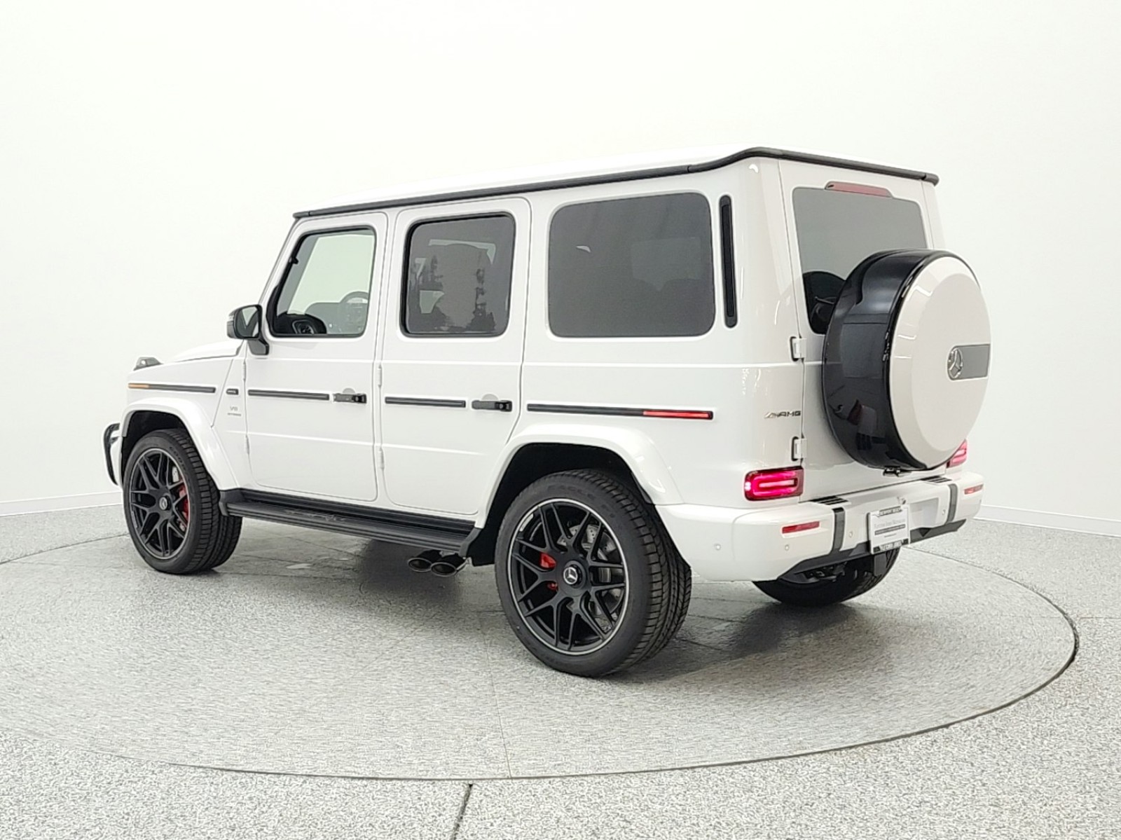 New 2026 MANUFAKTUR Moonlight White Metallic Mercedes-Benz AMG® G 63 image 7