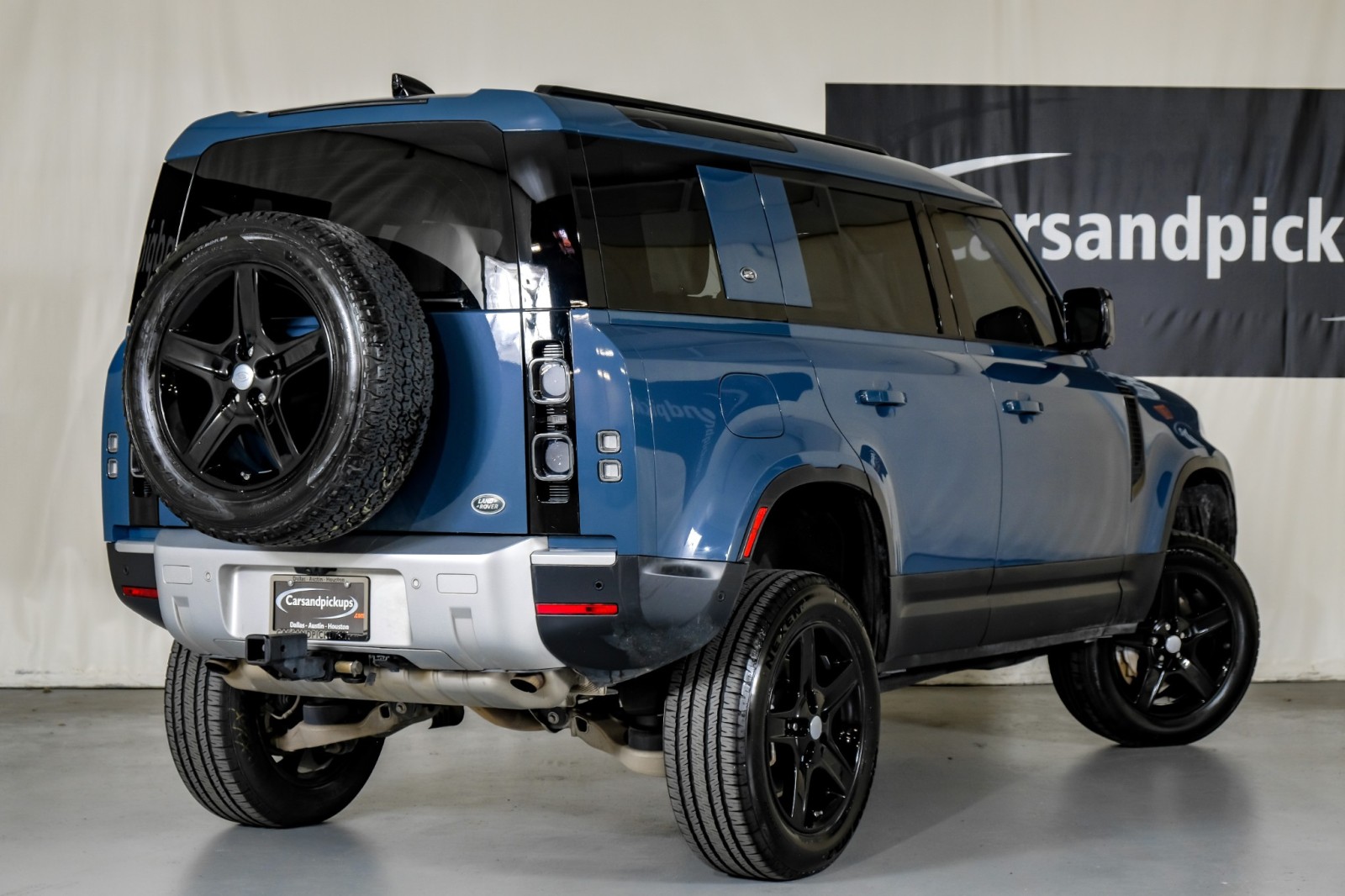 2020 Land Rover Defender SE 8