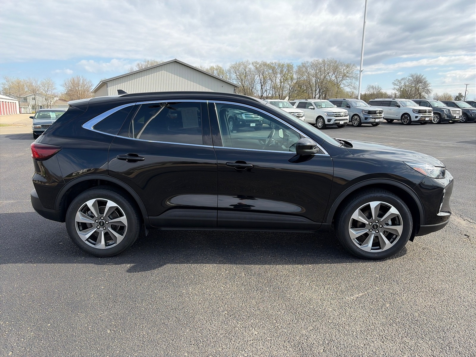 View vehicle photo 6