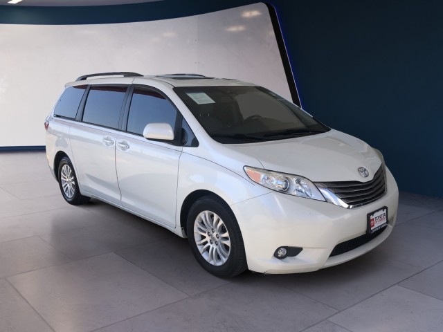 2017 Toyota Sienna XLE Auto Access Seat 7