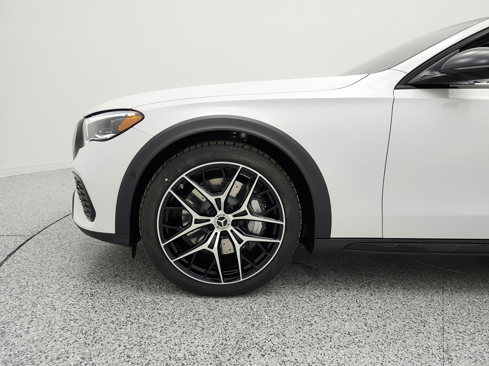 New 2026 MANUFAKTUR Moonlight White Metallic Mercedes-Benz E 450 image 14