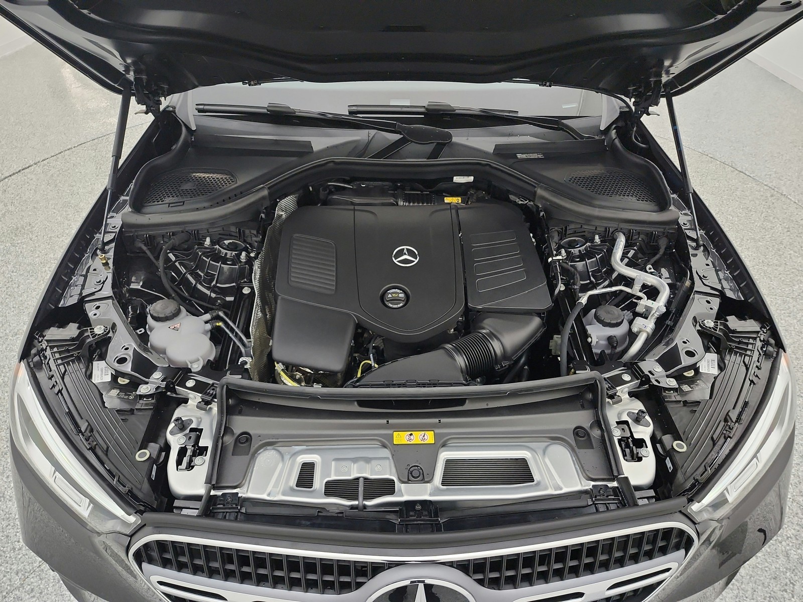 New 2026 Graphite Grey Metallic Mercedes-Benz GLC 300 image 12