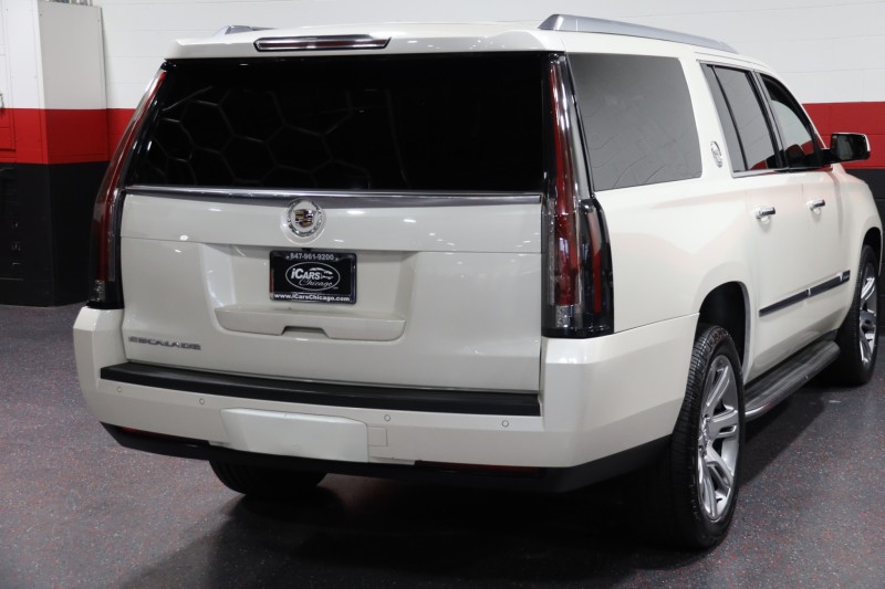 2015 Cadillac Escalade ESV Luxury 4WD 4dr SUV in , 