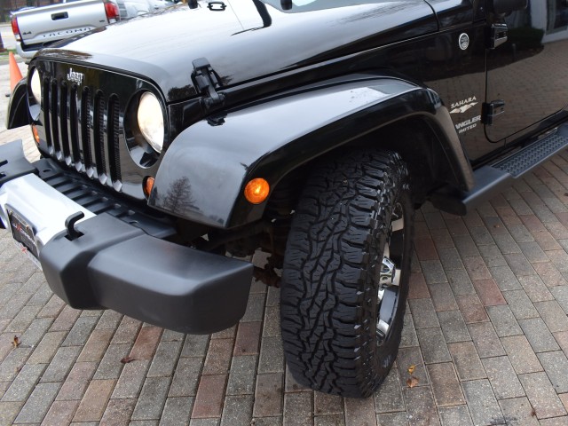 2012 Jeep Wrangler Unlimited Sahara 8