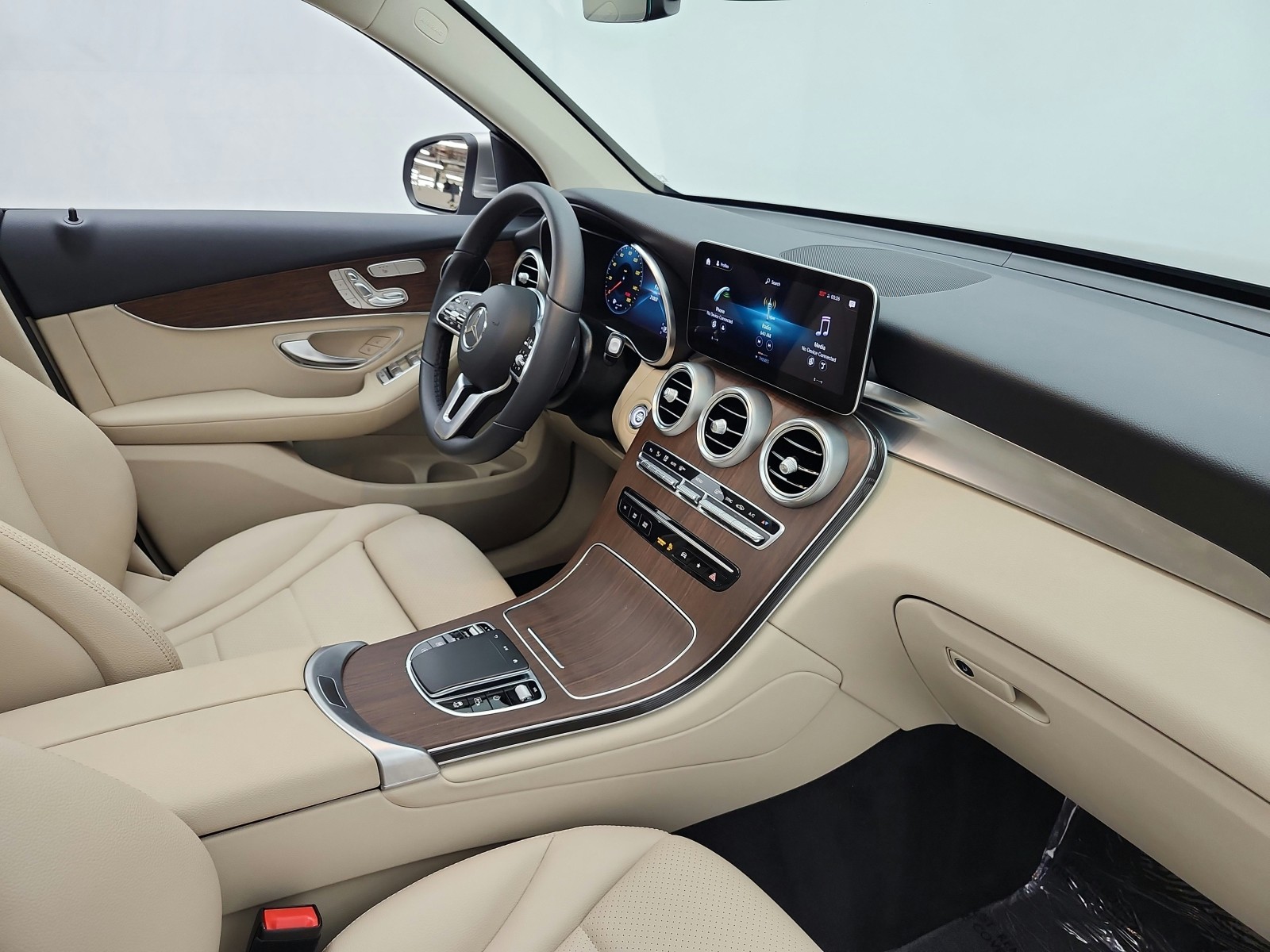 Used 2022 Mojave Silver Metallic Mercedes-Benz GLC 300 SUV image 25