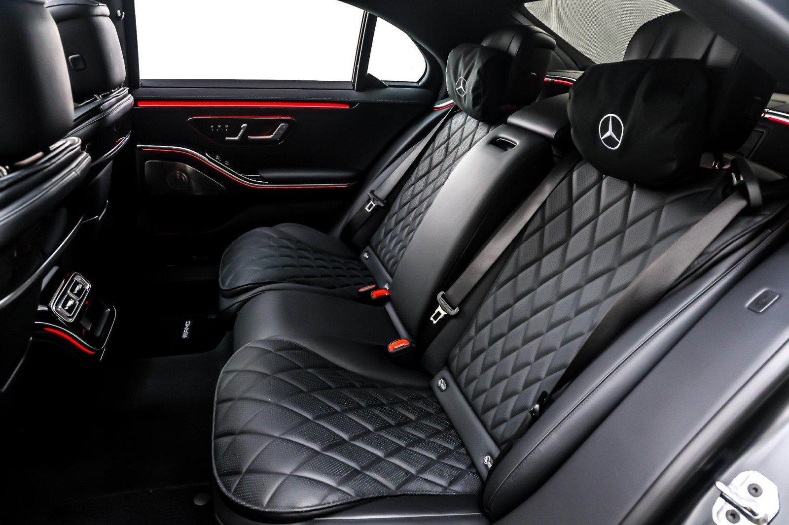 New 2026 MANUFAKTUR Night Black magno Mercedes-Benz S 580 image 8