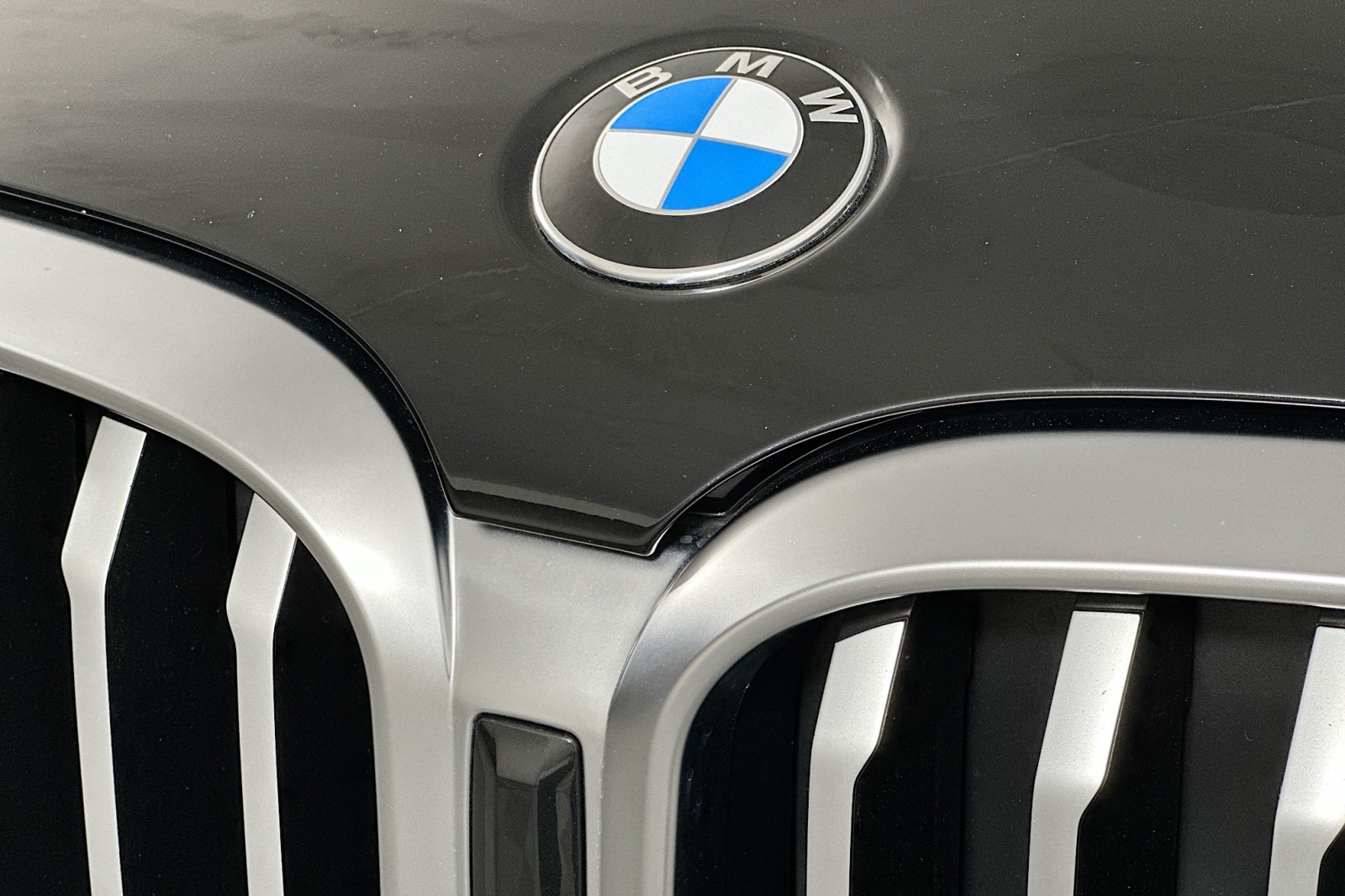 Used 2024 Jet Black BMW sDrive30i image 15