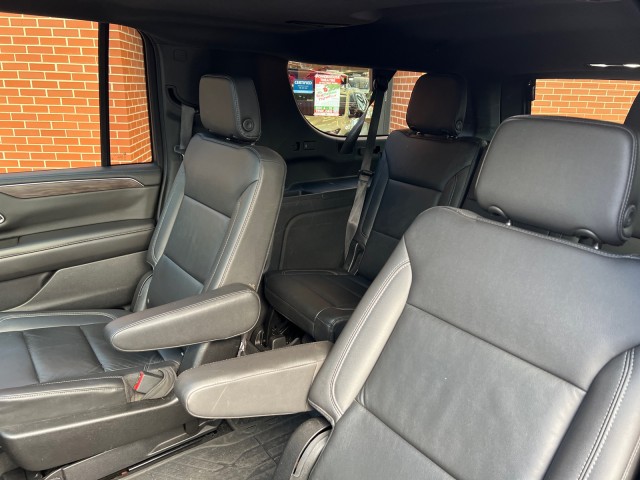 2021 Chevrolet Suburban Z71 Signature Pkg with Center Buckets 15