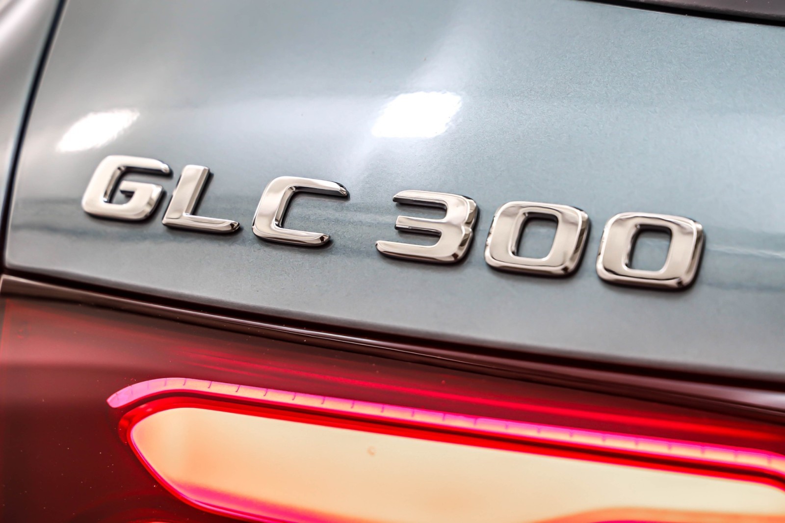 New 2026 Verde Silver Metallic Mercedes-Benz GLC 300 image 9