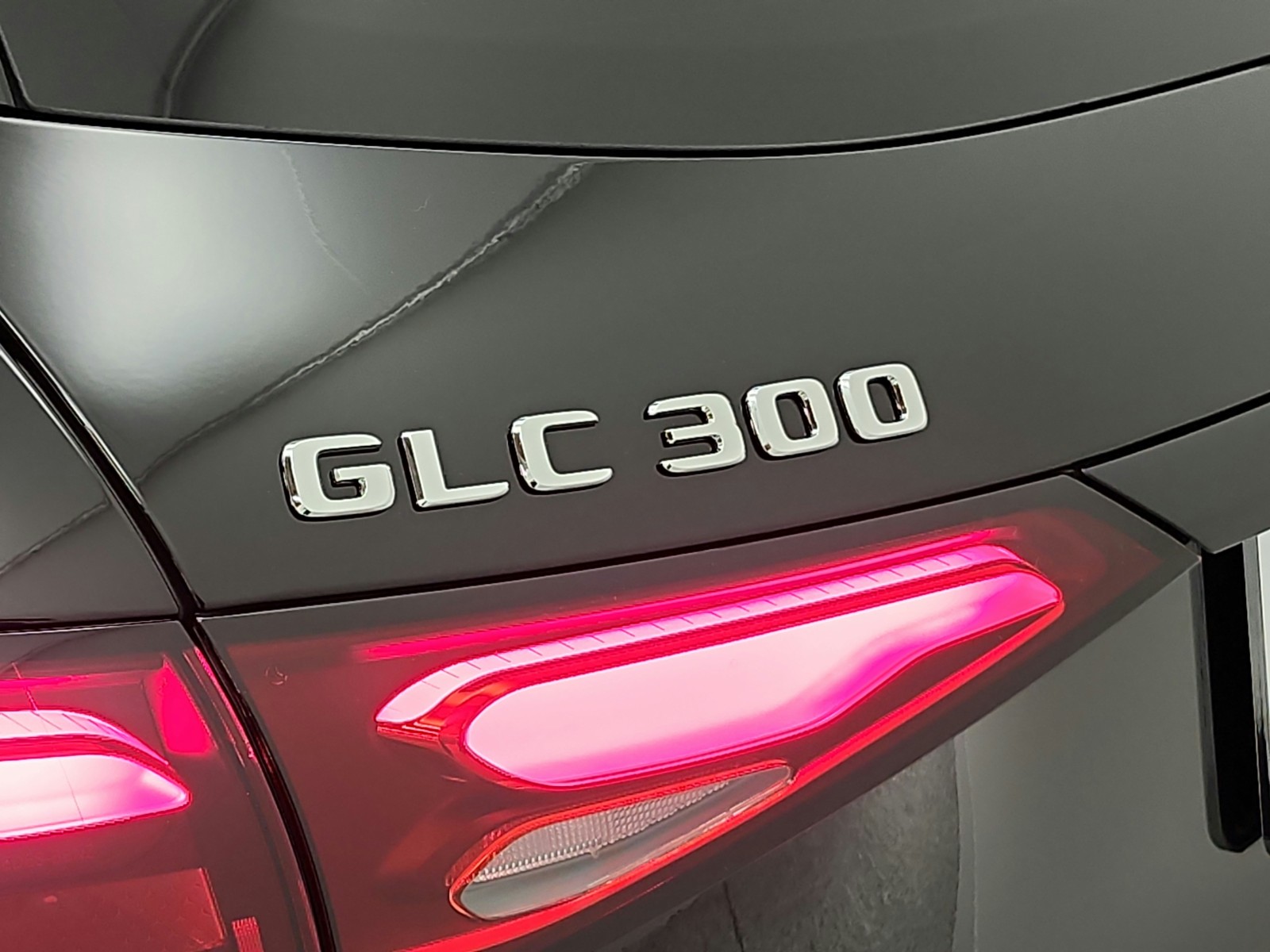New 2026 Black Mercedes-Benz GLC 300 image 17