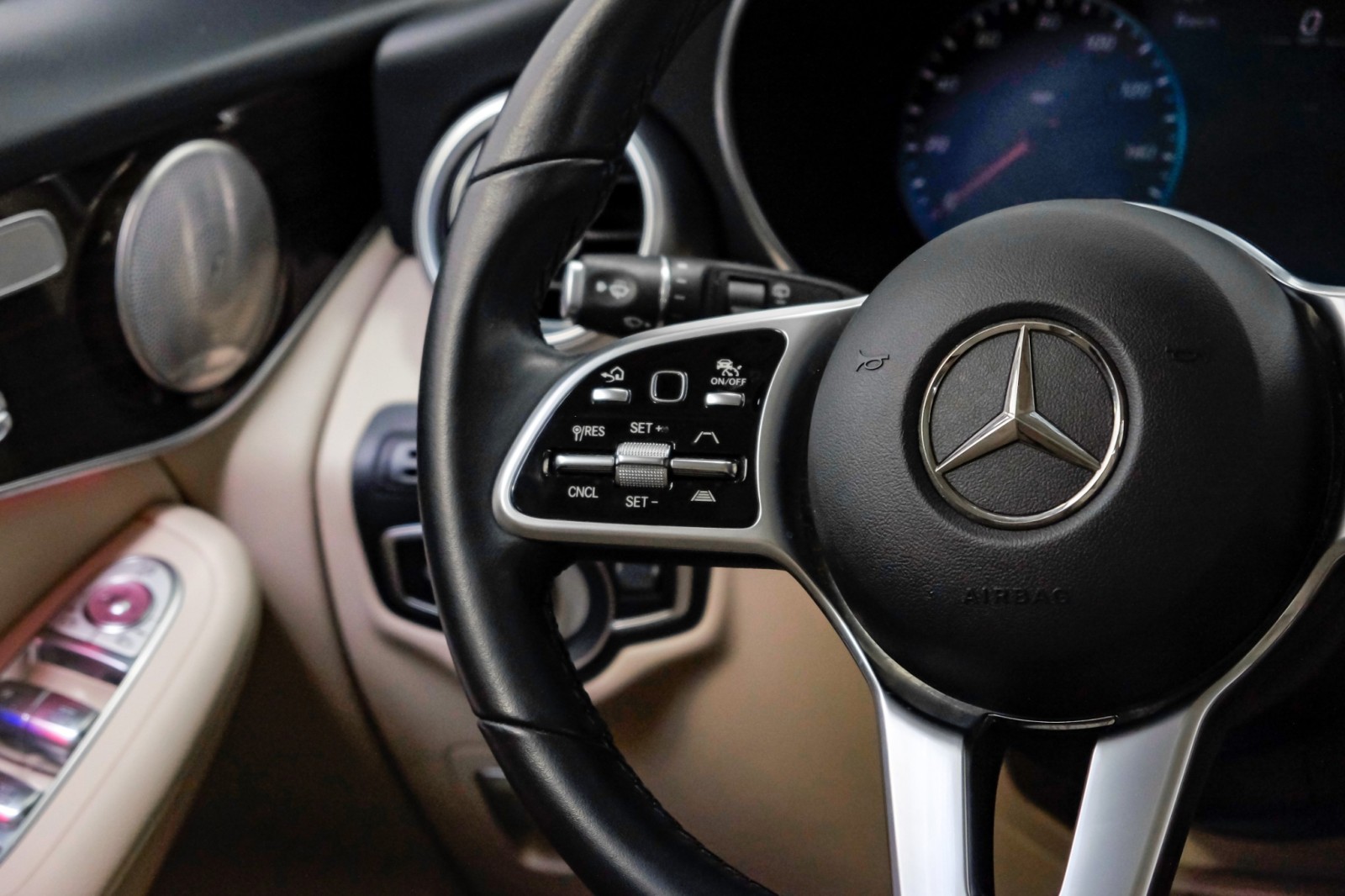 2021 Mercedes-Benz GLC 300 MultimediaPkg DrvrAsstPkg PanoRoof Boards Burm 18