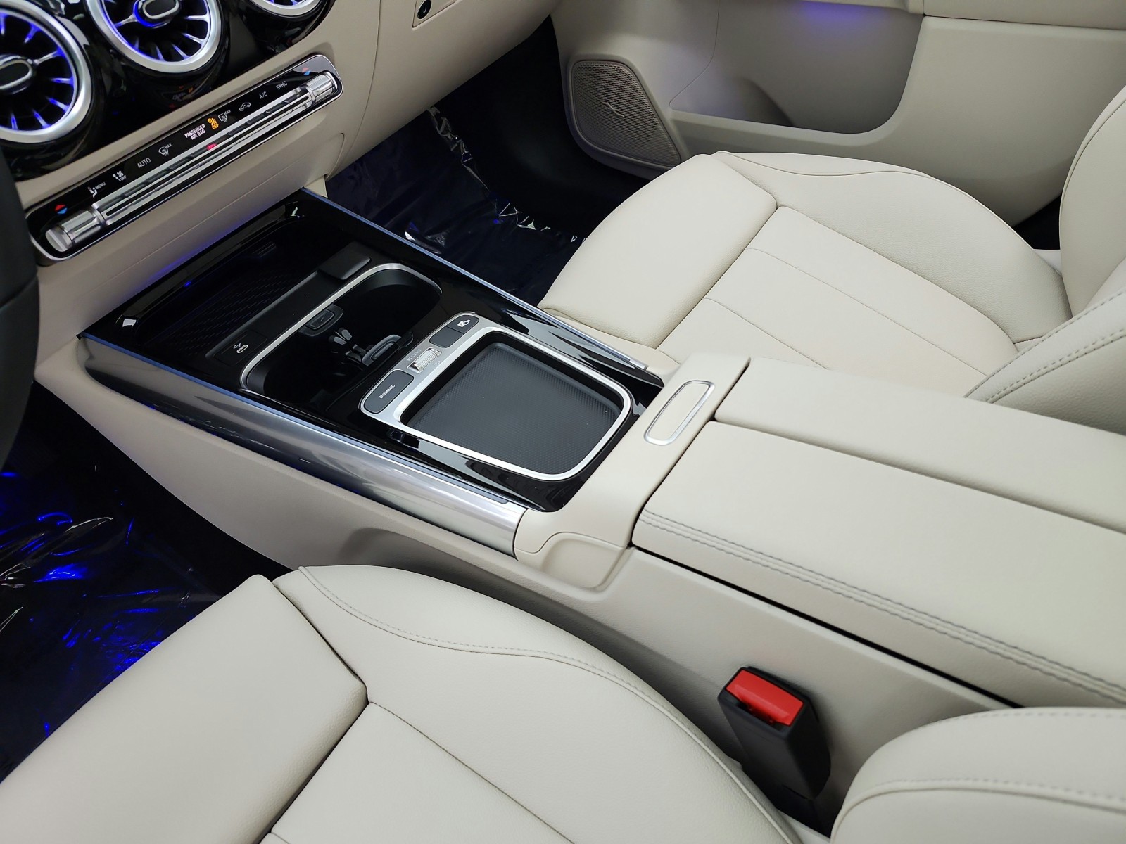 New 2026 Polar White Mercedes-Benz GLA 250 SUV image 10